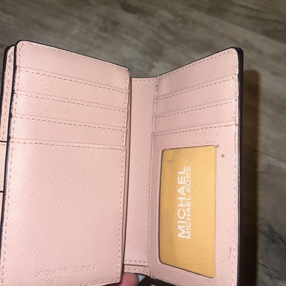 Michael Kors wallet - Picture 2 of 4